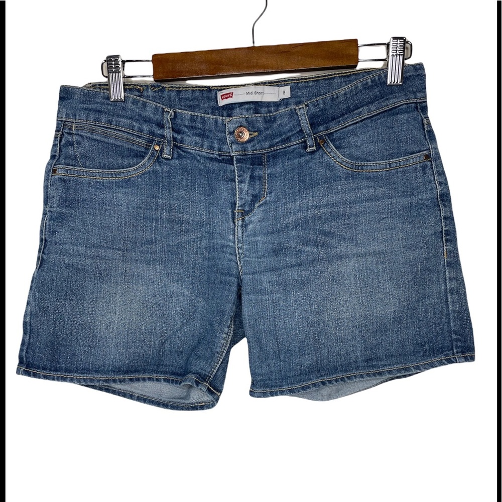 Levi’s MIDI Shorts Denim size 9 Inseam 5 inches
